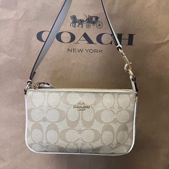 coach Nolita 19 In Signature Canvas cs442 - Picture 1 of 7